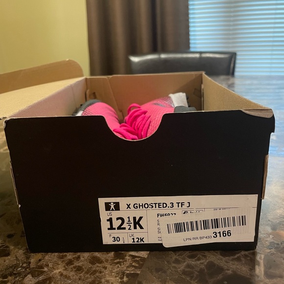 Adidas youth turf shoes - Picture 8 of 9